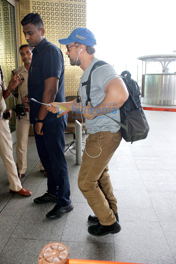 aamir departs for final shoot of dangal 5