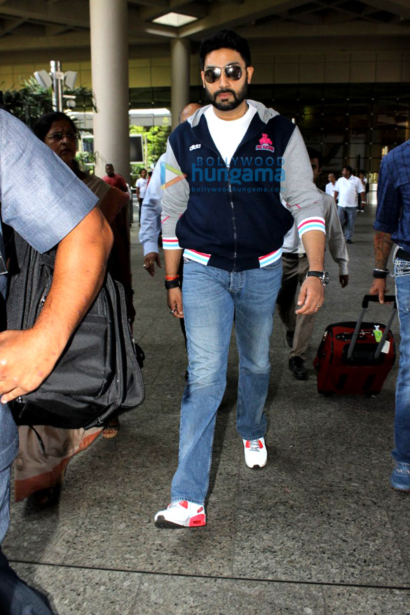 amitabh bachchan zinedine zidane others at the airport 3