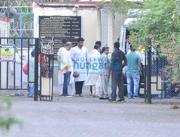 Arjun Kapoor’s grand mother’s last rites held in Juhu