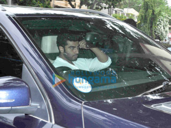 Arjun Kapoor's grand mother's last rites held in Juhu