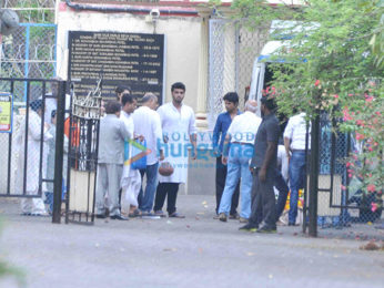 Arjun Kapoor's grand mother's last rites held in Juhu