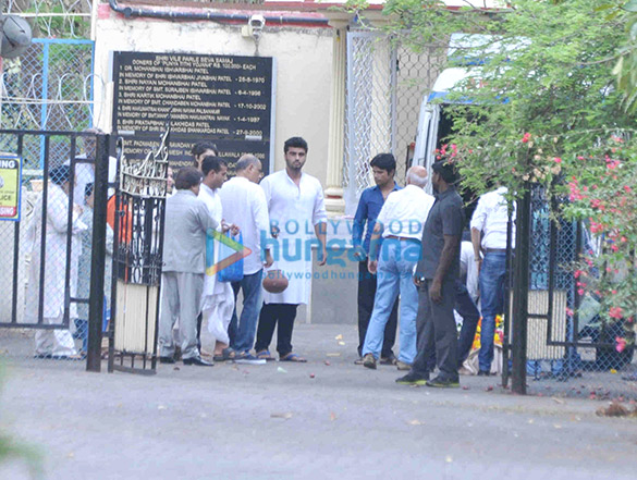 arjun kapoors grand mothers last rites held in juhu 2
