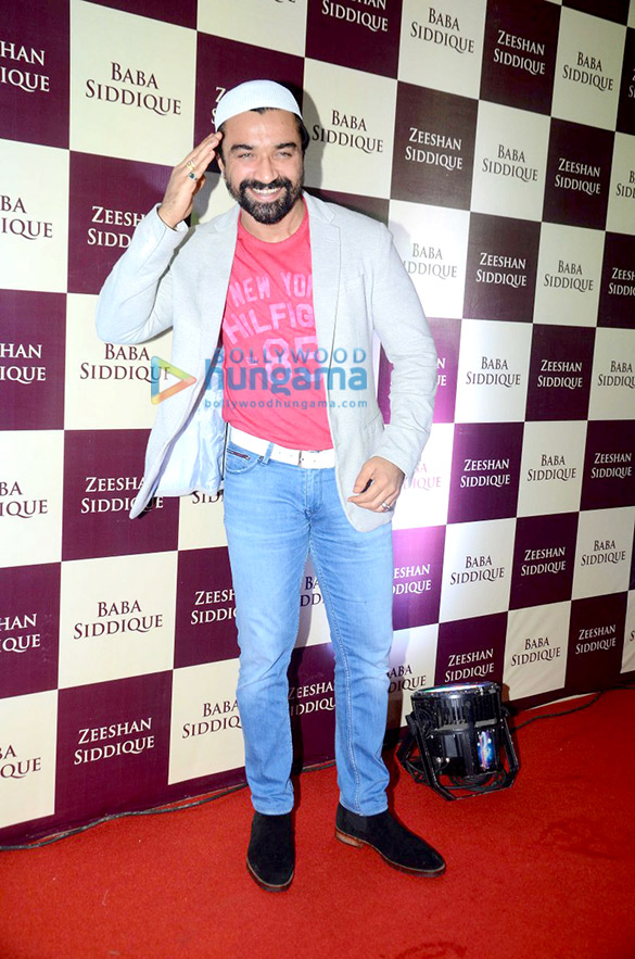 baba siddique iftar party 34