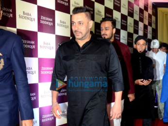 Salman Khan, Shah Rukh Khan, Katrina Kaif & others snapped at Baba Siddique's Iftaar party