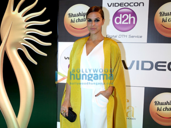 Celebs grace the green carpet ceremony of IIFA 2016