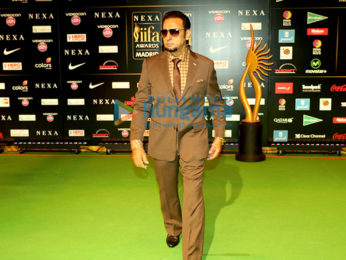Celebs grace the green carpet ceremony of IIFA 2016