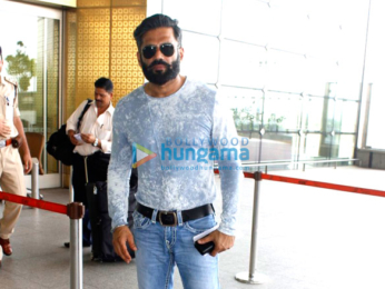 Evelyn Sharma, Mawra Hocane, Arbaaz Khan & Suniel Shetty snapped at the airport