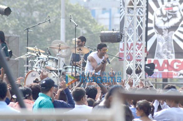 farhan shoot a song for rock on 2 7