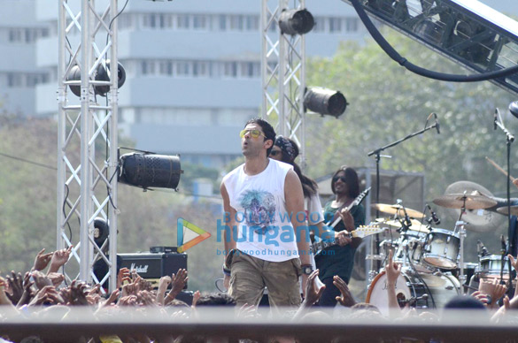 farhan shoot a song for rock on 2 9