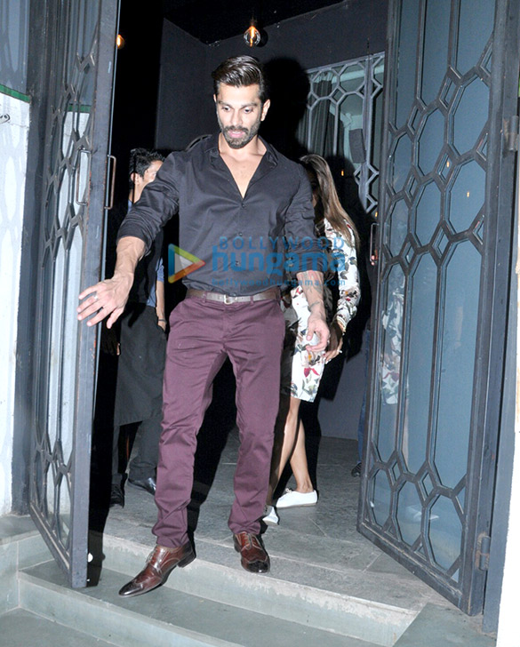karan singh bipasha snapped at dinner 4