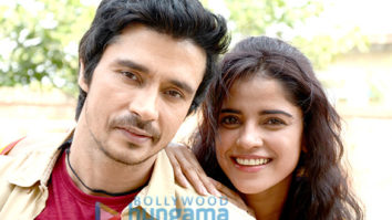 Darshan Kumaar, Piaa Bajpai