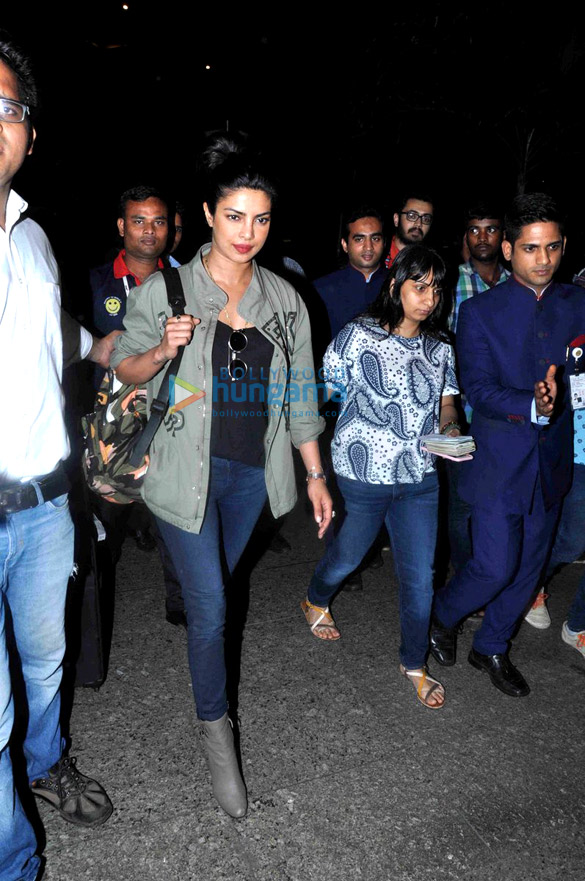 priyanka at airport 4