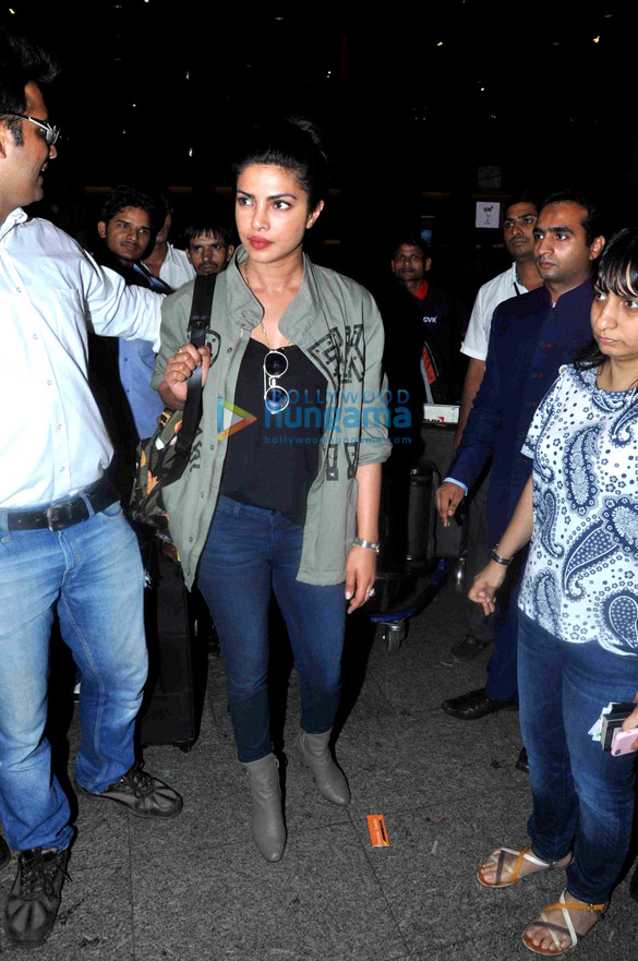 priyanka at airport 5