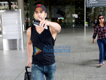 Yami Gautam and a rather angry Pulkit Samrat were snapped at the airport