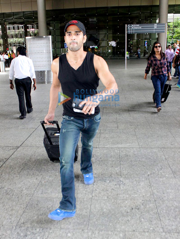 pulkit yami snapped at airport 3