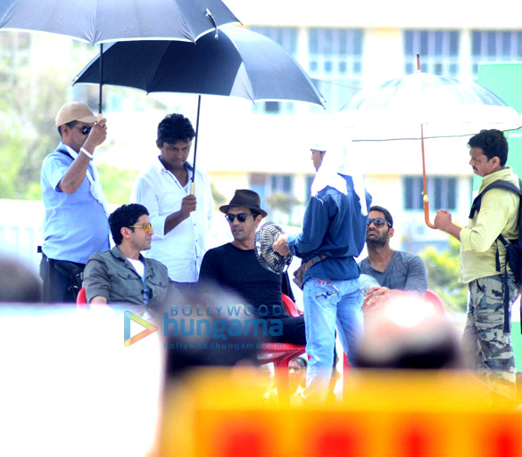 Farhan Akhtar, Arjun Rampal & Purab Kohli shoot a song for ‘Rock On!! 2’ at Gateway of India Farhan Akhtar, Arjun Rampal & Purab Kohli shoot a song for ‘Rock On!! 2’ at Gateway of India