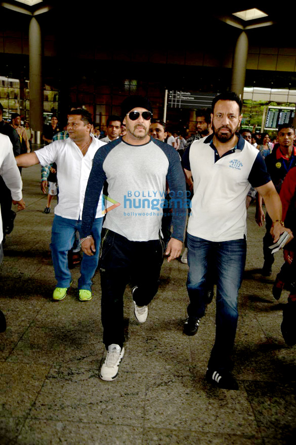 salman khan arrive from spain 1