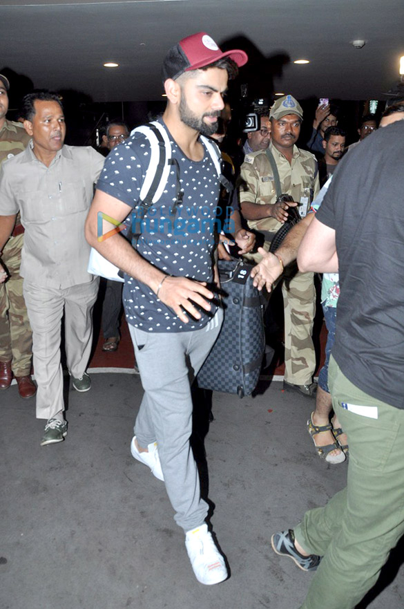 virat kohli snapped at airport 4