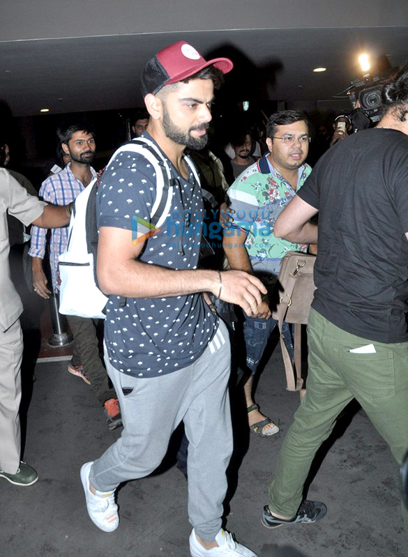 virat kohli snapped at airport 5