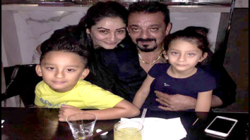 Check out: Sanjay Dutt’s dinner with family