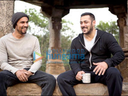 Check out: Salman Khan and Randeep Hooda enjoy coffee break on the sets of Sultan