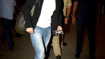 Aamir Khan snapped at the airport leaving for the USA