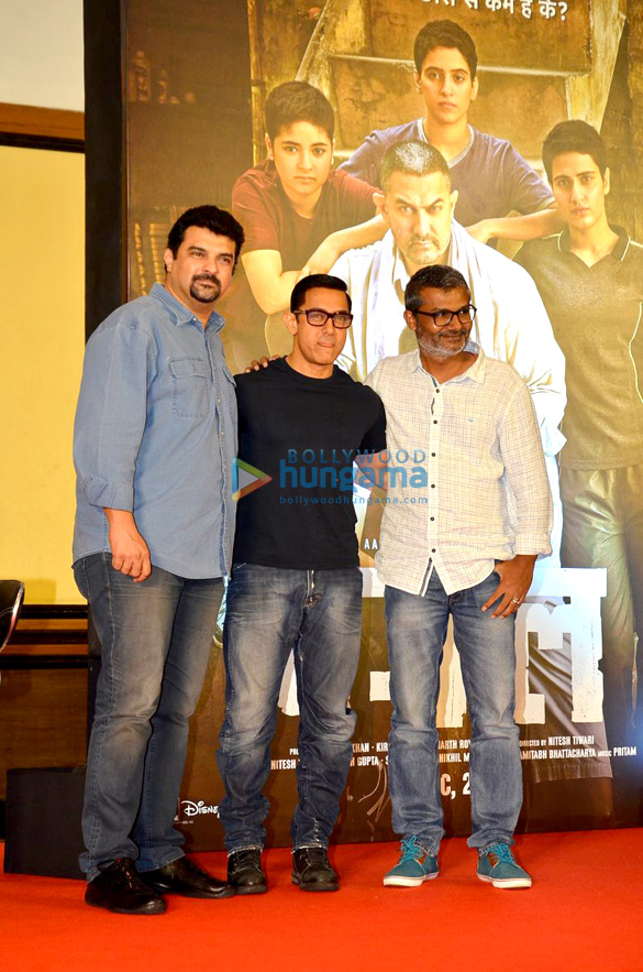 Aamir Khan unveils ‘Dangal’ poster Aamir Khan unveils ‘Dangal’ poster
