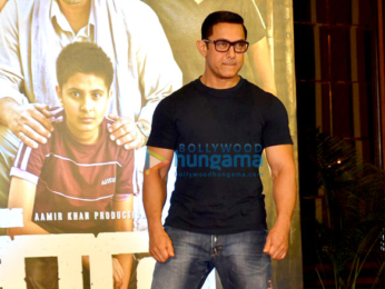 Aamir Khan unveils 'Dangal' poster