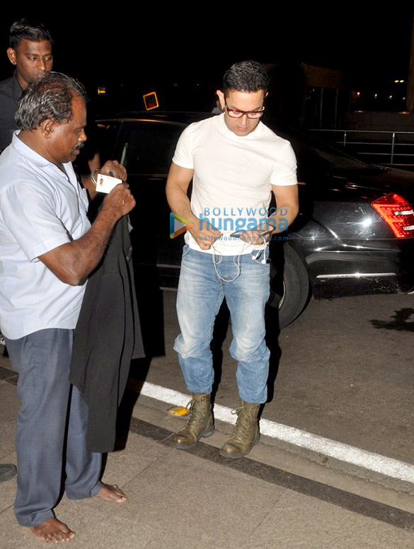 aamir snapped at the airport 1