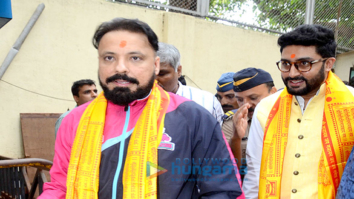 Abhishek Bachchan snapped at the Siddhivinayak Temple with his kabaddi team