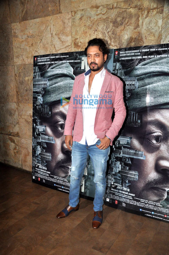 amitabh bachchan shah rukh khan others at the special screening of madaari 14