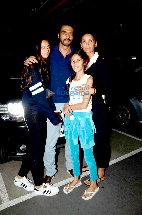 arjun rampal receives his wife kids at the airport 1