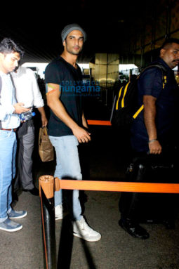Arjun Rampal & Sushant Singh Rajput snapped at the airport