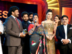 Chiranjeevi, Allu Arjun, Rana Daggubati, Chiyaan Vikram & Sayesha Saigal grace SIIMA 2016 in Singapore – Day 2