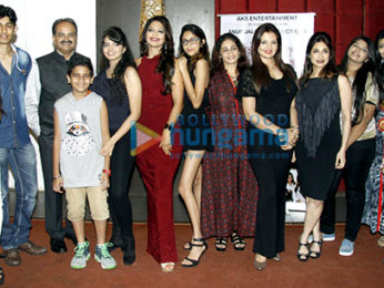 Deepshikha hosts a surprise party for sister Aartii Naagpal
