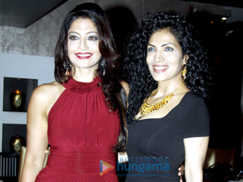 Deepshikha hosts a surprise party for sister Aartii Naagpal