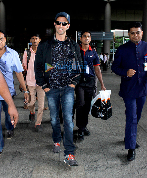 Hrithik Roshan snapped at the international airport Hrithik Roshan snapped at the international airport