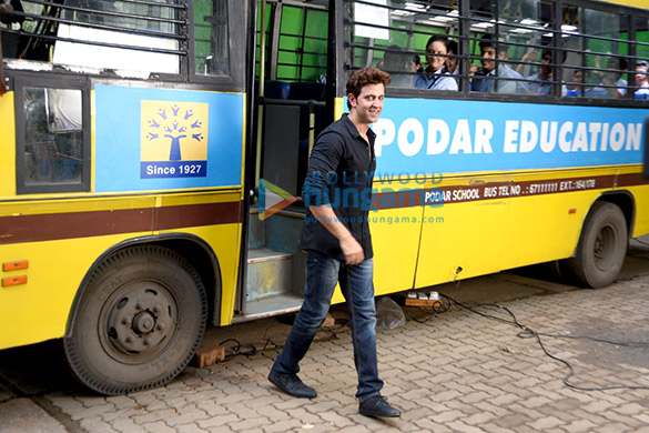 hrithik snapped fun shoot with school kids 2