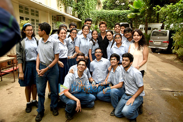 hrithik snapped fun shoot with school kids 3