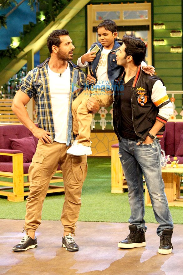 john abraham varun dhawan jacqueline fernandez at the kapil sharma show 8