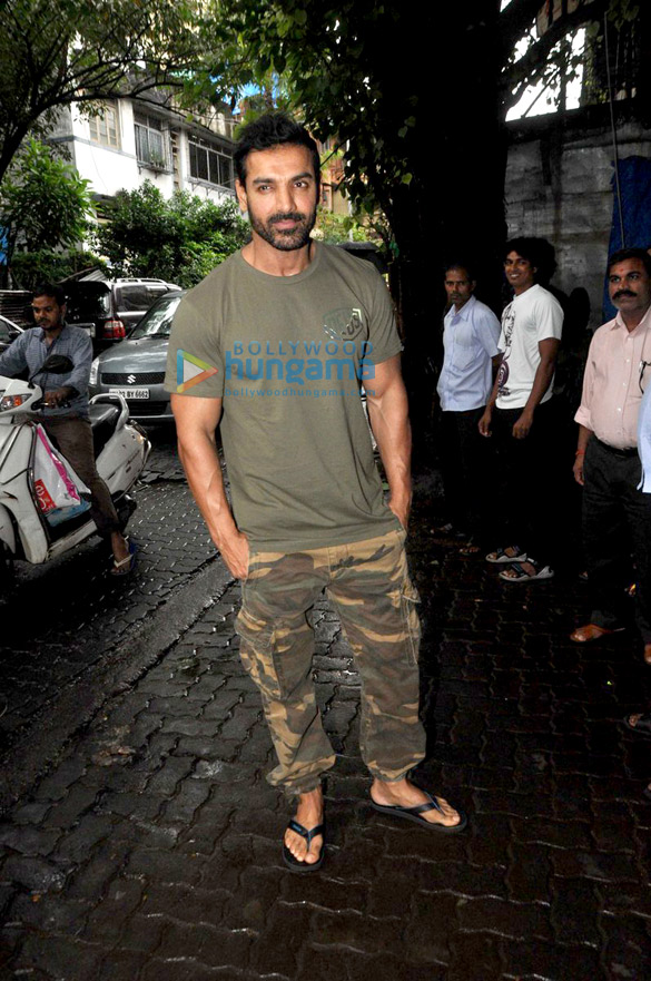 John Abraham snapped at Pali Village Cafe John Abraham snapped at Pali Village Cafe