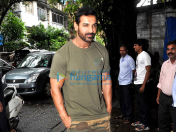John Abraham snapped at Pali Village Cafe