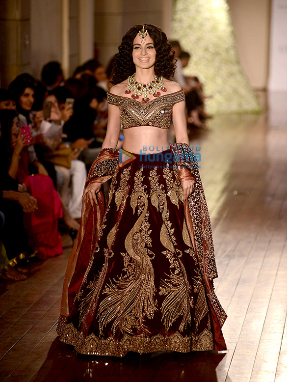 kangna ranaut walks the ramp 2
