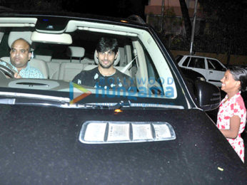 Kareena Kapoor Khan & Sidharth Malhotra snapped post dinner at Karan Johar's house