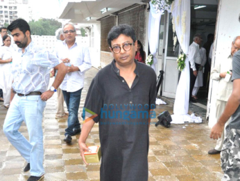 Prayer meet of Raveena Tandon's father-in-law Kundan Thadani