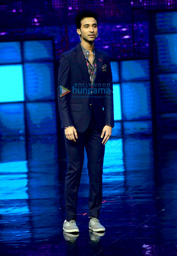 promotion of dishoom on the sets of dance 6