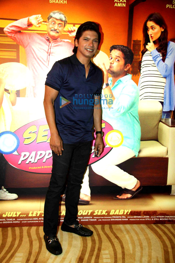 ranveer singh graces the screening of yrfs short film sex chat with pappu papa 4
