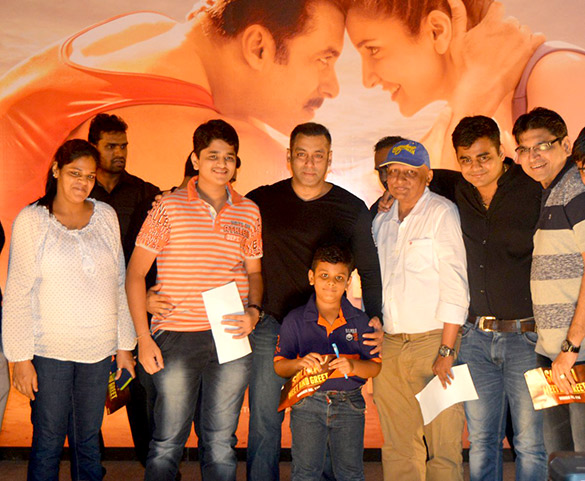 Salman Khan at ‘Sultan’s meet & greet with contest winners at Mehboob Studio