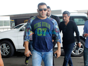 Salman Khan snapped on his way to Delhi