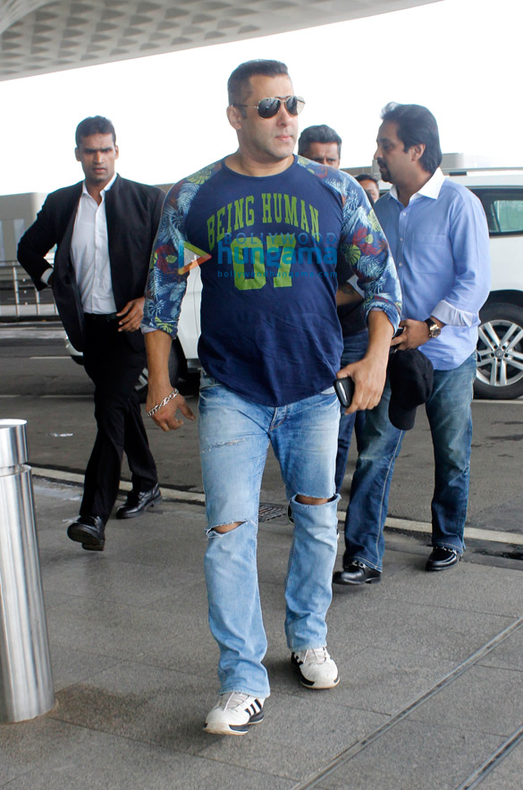 Salman Khan snapped on his way to Delhi